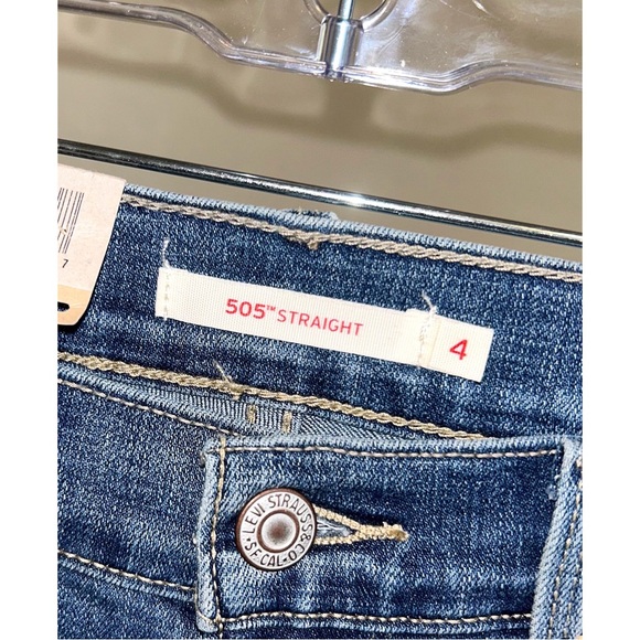 Leviβs Medium Wash Denim Jeans Size 4 SHORT - Picture 2 of 4